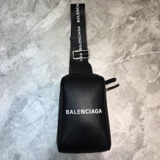 BALENCIAGA 발렌시아가 체스트백