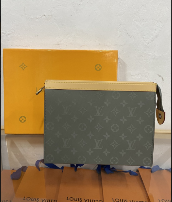 루이비통 [ LOUIS VUITTON ] 이클립스 토일렛 26/티타늄 토일렛 26